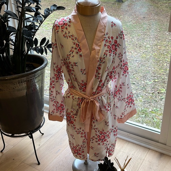 NWT Morgan Lane robe - Picture 2 of 13